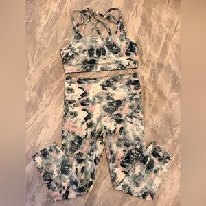 GAIAM Cloudy Tie-Dye Activewear Set